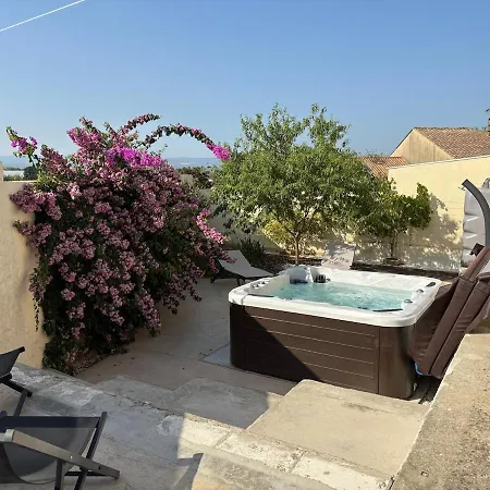 Casa vacanze L'escapade Jaune - Jacuzzi, Wi-fi, équipée Carcassonne
