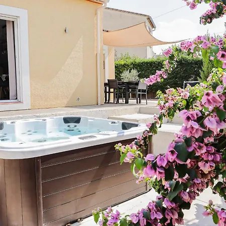 L'escapade Jaune - Jacuzzi, Wi-fi, Equipee Casa de Férias *