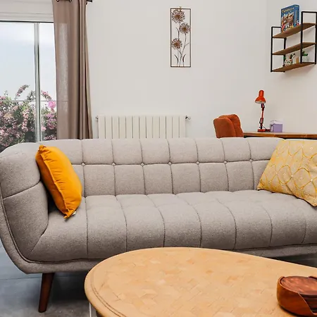 L'escapade Jaune - Jacuzzi, Wi-fi, Equipee *
