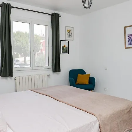 L'escapade Jaune - Jacuzzi, Wi-fi, Equipee